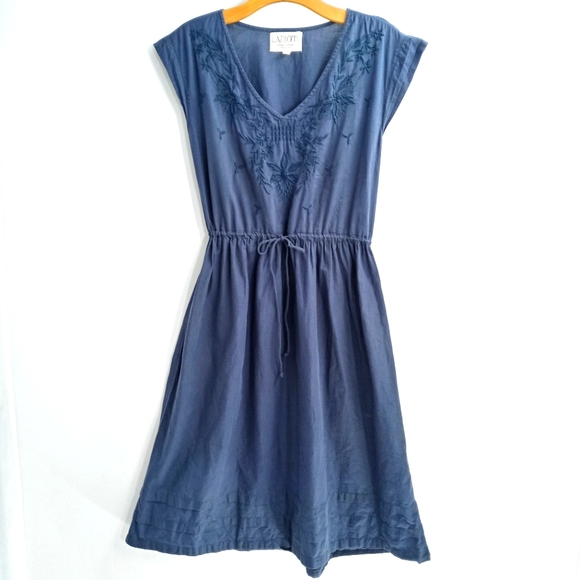 Lazy Bones Dresses & Skirts - Lazy Bones Navy Cotton Embroidered Cap Sleeve‎ Dress